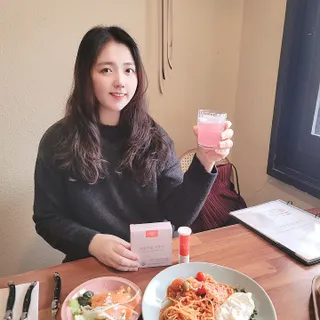 [슬림드랍 석류맛] 건기식 다이어트 보조제 겸 비타민 — 5점을 준 리뷰어가 2022년 1월 올린 사용 사진