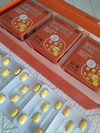서울약사신협_내몸애발란스멀티비타민앤미네랄파워업_800mg x 90정 — 5점을 준 리뷰어가 2021년 5월 올린 사용 사진