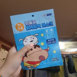 [숨그림]  덴탈마스크 짱구 우리아이 그리고 내가 쓰는 믿을수있는 케릭터 마스크  16종 — 5점을 준 리뷰어가 2021년 11월 올린 사용 사진