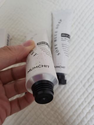 멈칫(MUMCHIT) 넥퍼퓸 NECKPERFUME 2가지 향 — 5점을 준 리뷰어가 2021년 11월 올린 사용 사진