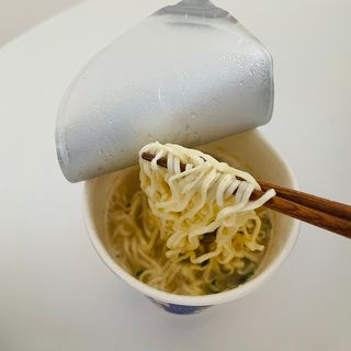 NISSIN 닛신 컵누들  4종 - 씨푸드오리지날, 씨푸드 스파이시, 씨푸드 커리, 씨푸드 XO소스 — 3점을 준 리뷰어가 2021년 11월 올린 사용 사진