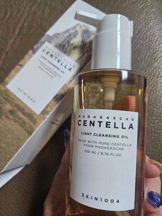 스킨1004 [SKIN1004] 마다가스카르 센텔라 라이트 클렌징 오일 200ml — 5점을 준 리뷰어가 2024년 7월 올린 사용 사진