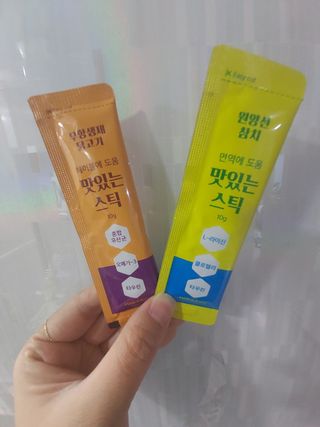 페페로니 맛있는 스틱 - 무항생제 닭고기 15개 + 원양선 참치 15개 — 5점을 준 리뷰어가 2021년 10월 올린 사용 사진