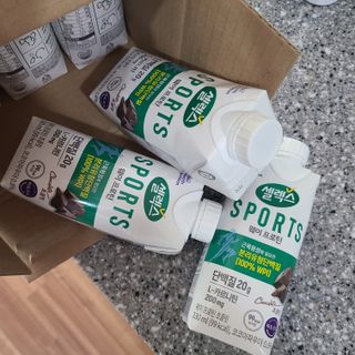셀렉스스포츠 셀렉스 스포츠 웨이 프로틴 초콜릿 _ 330ml x 12팩 — 4점을 준 리뷰어가 2021년 3월 올린 사용 사진