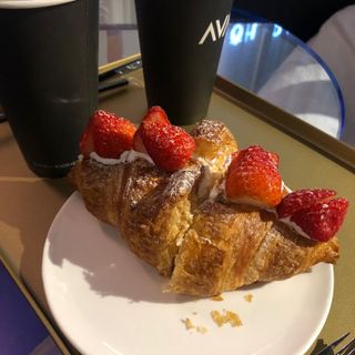 아방갤러리카페 용산아이파크몰점 [아방갤러리카페] 음료 택 2 +  베이커리 5종 중 택 1 — 5점을 준 리뷰어가 2021년 5월 올린 사용 사진