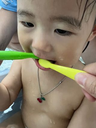 닥터데디스 안심무불소 베이비치약 60g + 여행용 미니 치약 15g — 5점을 준 리뷰어가 2022년 8월 올린 사용 사진