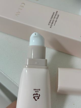 프리마인 선크림만 바꿨을 뿐인데 매일 물 2L챙겨먹고 기초케어 완벽하게 한 물빛피부 완성,셀라브UV프로텍터 — 5점을 준 리뷰어가 2023년 8월 올린 사용 사진
