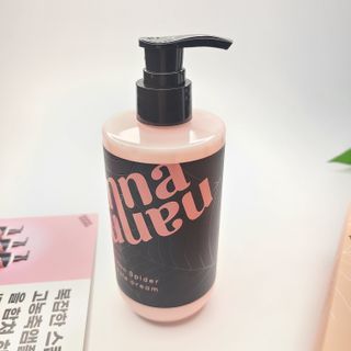난나 살몬 스파이더 검버섯 미백 톤업 화이트닝 연어 앰플 크림 300ml 대용량 — 5점을 준 리뷰어가 2022년 11월 올린 사용 사진