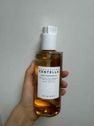 스킨1004 [SKIN1004] 마다가스카르 센텔라 라이트 클렌징 오일 200ml — 5점을 준 리뷰어가 2024년 7월 올린 사용 사진