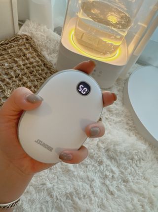 썬더월드 [썬더] 스마트 핸드워머 충전식 손난로 보조배터리 10000mAh — 5점을 준 리뷰어가 2024년 12월 올린 사용 사진