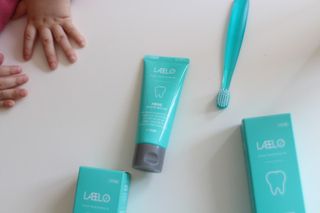 치과에서 쓰는 치약 _ 라벨제로 저불소 꼬마, 키즈, 유아, 베이비, 주니어 안전한 어린이치약 — 5점을 준 리뷰어가 2023년 3월 올린 사용 사진