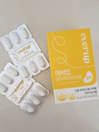 [몸엔용] 에버업 멀티비타민&미네랄, 눈건강 루테인 혈행건강 오메가3, 면역 프로바이오틱스 3종 택1 — 5점을 준 리뷰어가 2022년 4월 올린 사용 사진