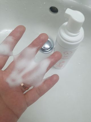MF프리 [닥터문] 유산균 락토케어 질경초 여성청결제 200ml (폼타입) — 5점을 준 리뷰어가 2022년 9월 올린 사용 사진