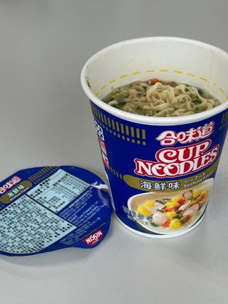 NISSIN 닛신 컵누들  4종 - 씨푸드오리지날, 씨푸드 스파이시, 씨푸드 커리, 씨푸드 XO소스 — 4점을 준 리뷰어가 2022년 4월 올린 사용 사진