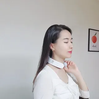 멜리언스 목 마사지기 — 5점을 준 리뷰어가 2022년 2월 올린 사용 사진