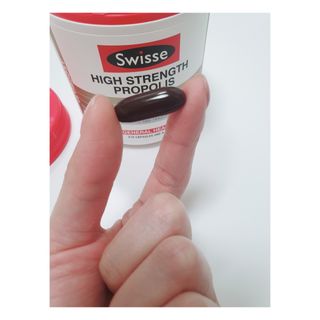 Swisse 스위스 고함량 프로폴리스 2,000mg 210정 — 5점을 준 리뷰어가 2021년 2월 올린 사용 사진