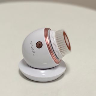 디하우트 랩 디하우트랩 클렌징 피부관리기 진동클렌저 실리콘+2종 인조모 브러시 — 5점을 준 리뷰어가 2022년 1월 올린 사용 사진