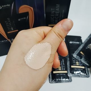 아이앤립 / EYENLIP 아이앤립 루센트 비비크림 2 Color — 5점을 준 리뷰어가 2021년 7월 올린 사용 사진