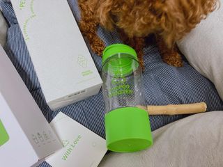 [푸푸몬스터](선물세트) 비건 펫 데오 스프레이(탈취제) 500ml (유향/무향 택 1)+산책 물통+메시지카드 — 5점을 준 리뷰어가 2022년 8월 올린 사용 사진
