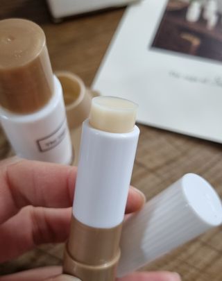 더사가오브수 [사가수] 효혜윤 보태니컬 에너지 에센스인로션 20ml /아이포올 스틱 3g — 3.5점을 준 리뷰어가 2023년 2월 올린 사용 사진