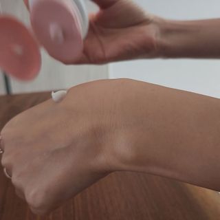 위시스 프리미엄 글루타치온  화이트닝 바디로션 — 5점을 준 리뷰어가 2022년 12월 올린 사용 사진