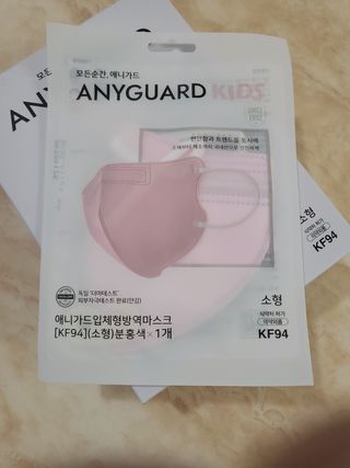 애니가드키즈 새부리형 KF94  5컬러 각 10매입 [화이트, 블랙, 크리미베이지, 코튼핑크, 그레이] 3-6세 — 5점을 준 리뷰어가 2022년 2월 올린 사용 사진