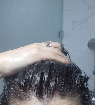프리마인 더이상 뻣뻣하고 효과없는 탈모샴푸는 NO. 근본부터 케어하는 셀베이스 그린티샴푸(500ml) — 5점을 준 리뷰어가 2023년 3월 올린 사용 사진