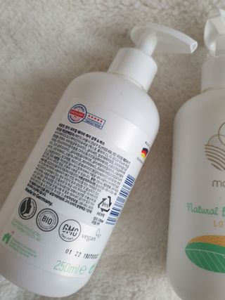 mom e 맘이 내추럴 베이비 케어 샴푸앤바스+로션 — 5점을 준 리뷰어가 2021년 1월 올린 사용 사진