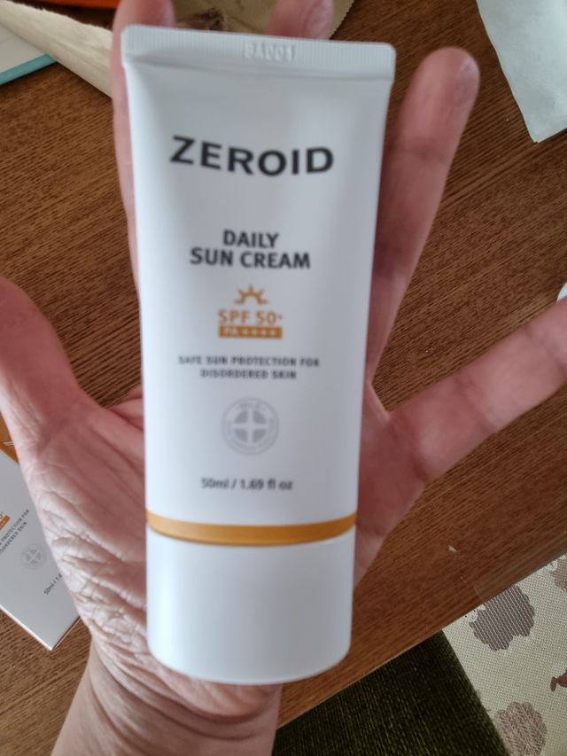 제로이드 데일리 선크림 SPF50+ PA++++ 50ml 리뷰 사진
