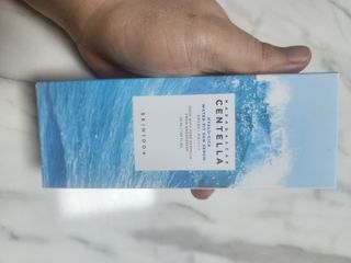 [스킨1004] 마다가스카르 센텔라 히알루-시카 워터핏 선세럼 50ml — 5점을 준 리뷰어가 2024년 5월 올린 사용 사진