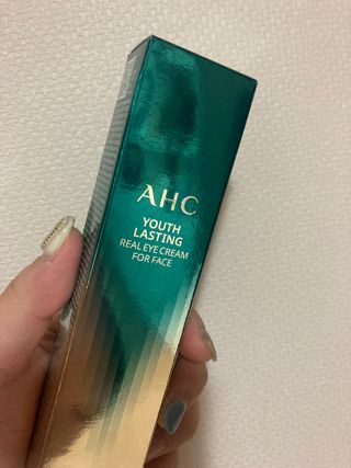 [NEW 탄력유턴 아이크림] AHC 유스 래스팅 리얼 아이크림 포 페이스 — 3.5점을 준 리뷰어가 2021년 3월 올린 사용 사진