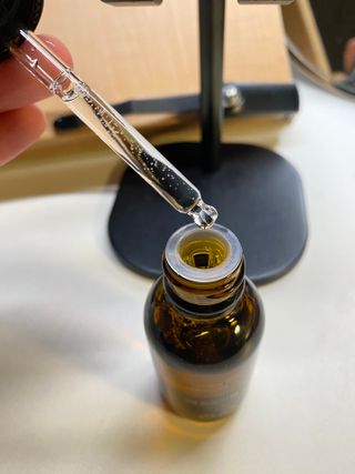 스킨큐어 산다화 비타민c 화이트닝 에센스 30ml — 5점을 준 리뷰어가 2023년 10월 올린 사용 사진