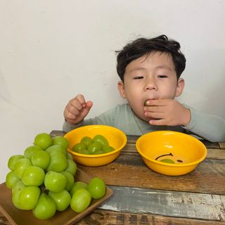 프리미엄 수출용 엘로아시스 샤인머스켓 특등품 1.5kg 2송이 — 4점을 준 리뷰어가 2021년 10월 올린 사용 사진