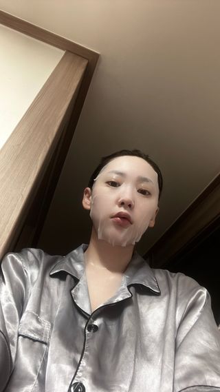 리엔케이 인텐스 브라이트닝 세럼 시트 마스크 — 5점을 준 리뷰어가 2023년 9월 올린 사용 사진
