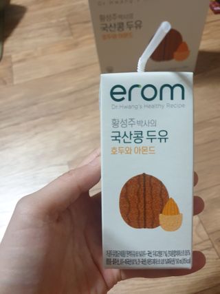 이롬 erom 황성주박사의 국산콩 두유 호두와 아몬드 — 3.5점을 준 리뷰어가 2020년 12월 올린 사용 사진