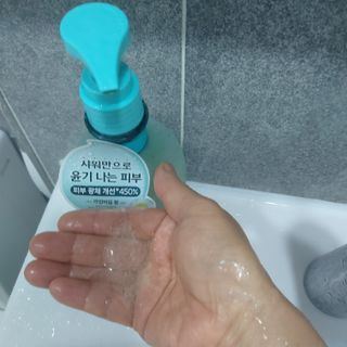 벨먼 내추럴스파 수분광채 스크럽 바디워시 600ml 5종 — 4점을 준 리뷰어가 2022년 5월 올린 사용 사진