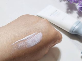 [스킨1004] 마다가스카르 센텔라 히알루-시카 워터핏 선세럼 50ml — 5점을 준 리뷰어가 2024년 5월 올린 사용 사진