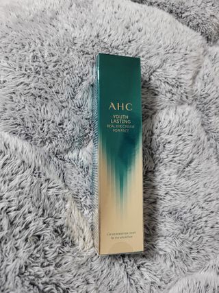 [NEW 탄력유턴 아이크림] AHC 유스 래스팅 리얼 아이크림 포 페이스 — 5점을 준 리뷰어가 2021년 3월 올린 사용 사진