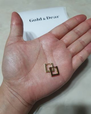 [골드앤디어] 14K 사각 네모 원터치 귀걸이_3color — 5점을 준 리뷰어가 2021년 5월 올린 사용 사진