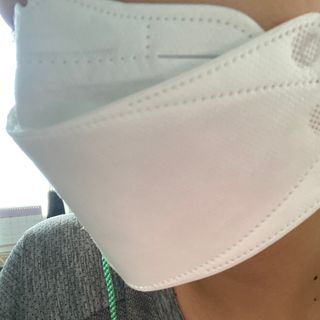 에버그린 순면 끈조절 KF80 마스크 - 화이트/블랙 컬러 대형 - 10매 — 5점을 준 리뷰어가 2021년 6월 올린 사용 사진