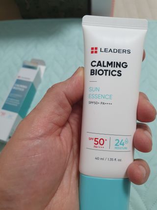 리더스코스메틱 리더스 카밍 바이오틱스 선 에센스 SPF 50+ PA++++ — 5점을 준 리뷰어가 2022년 6월 올린 사용 사진