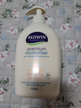 H365 Redwin Premium Moisturiser 레드윈 프리미엄 모이스춰라이저 500ml — 5점을 준 리뷰어가 2021년 4월 올린 사용 사진