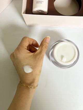 프리마인 바르기만 하면 철벽 스킨케어+24시간 마스크팩 효과. 셀라브 리제너레이팅 시스템 부스터+크림 세트 — 5점을 준 리뷰어가 2023년 4월 올린 사용 사진