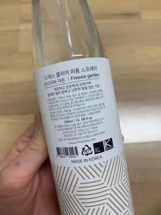 [엠메이데이] 드레스클리어 퍼퓸 스프레이 300ml 프리지아 가든향+프리지아 파출리향 — 5점을 준 리뷰어가 2022년 1월 올린 사용 사진