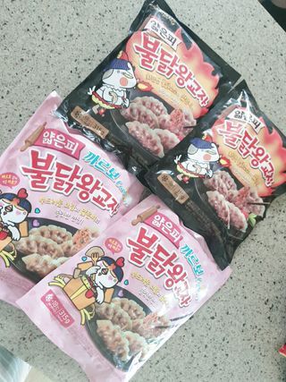 삼양냉동 [삼양] 얇은피불닭왕교자+얇은피까르보불닭왕교자 총4팩 — 5점을 준 리뷰어가 2021년 2월 올린 사용 사진