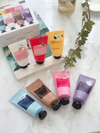 쿤달 BT21 시어버터 앤 마카다미아 퓨어 핸드크림 50ml 7구 기프트 세트 — 5점을 준 리뷰어가 2021년 3월 올린 사용 사진
