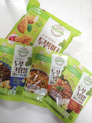 [풀무원] 식물성고기_두부크럼블덮밥소스3종, 두부텐더 — 4.5점을 준 리뷰어가 2021년 4월 올린 사용 사진