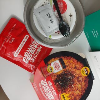 [서울시스터즈] CU 김치 4총사 세트-김치볶음밥, 김치큐브닭, 김치바삭김, 김치아몬드 — 5점을 준 리뷰어가 2021년 11월 올린 사용 사진