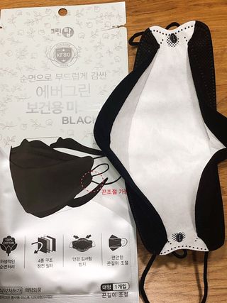 에버그린 순면 끈조절 KF80 마스크 - 화이트/블랙 컬러 대형 - 10매 — 5점을 준 리뷰어가 2021년 6월 올린 사용 사진