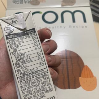 이롬 erom 황성주박사의 국산콩 두유 호두와 아몬드 — 5점을 준 리뷰어가 2020년 12월 올린 사용 사진